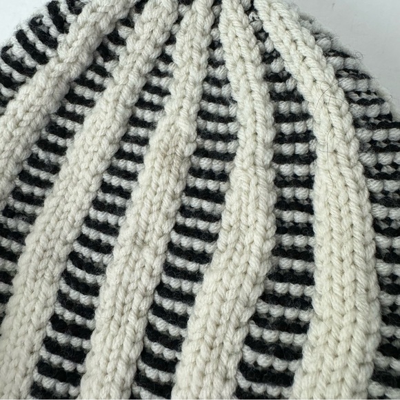 Lululemon Keepin’ It Cozy Torque Wool Hat/Beanie Ivory and Black - Picture 7 of 11